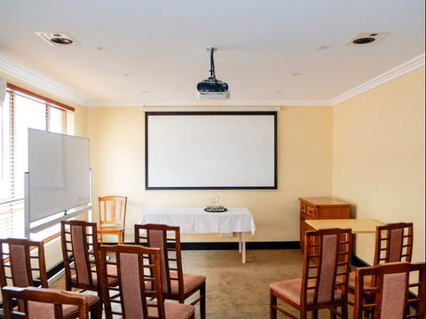 Reef Motor Inn - Tourism Adelaide 2