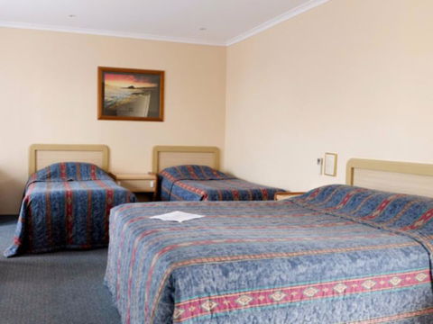 Reef Motor Inn - Tourism Adelaide 6