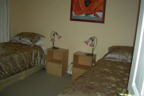 Busy Buzz B & B - Tourism Adelaide 2