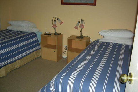 Busy Buzz B & B - Tourism Adelaide 7