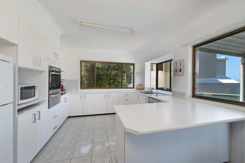 Relax At Lighthouse 4 Lighthouse Road - Tourism Adelaide 1