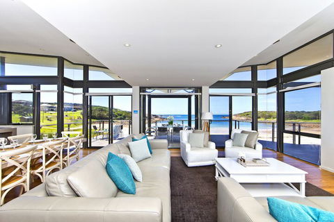 Sails On The Beachfront Exclusive Seaside Home - Tourism Adelaide 3