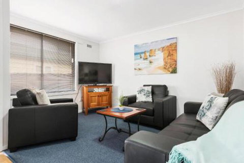 Elkie Villa 2 Bedroom Unit Burnie - Tourism Adelaide 3