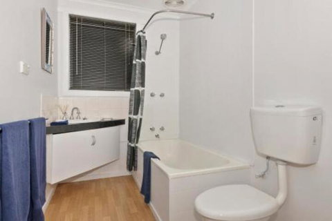 Elkie Villa 2 Bedroom Unit Burnie - Tourism Adelaide 5