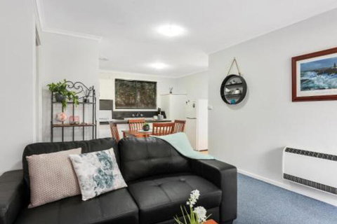 Elkie Villa 2 Bedroom Unit Burnie - Tourism Adelaide 6