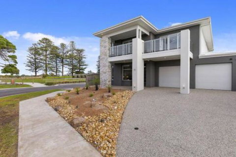 Bunya By The Sea - Tourism Adelaide 0