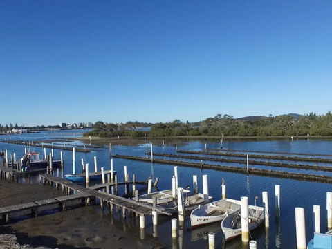 Fairholme 5 Opposite Lake - Tourism Adelaide 1