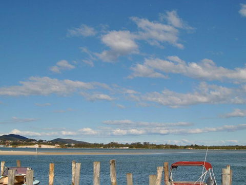 Fairholme 5 Opposite Lake - Tourism Adelaide 3