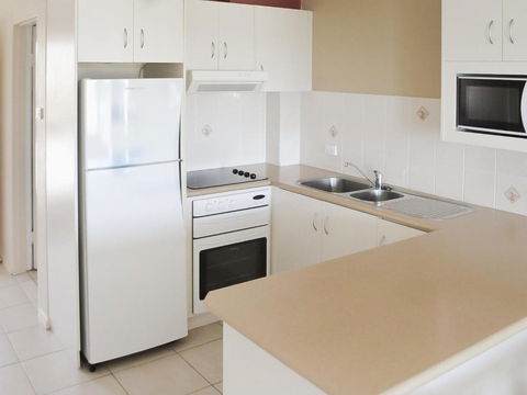 Fairholme 5 Opposite Lake - Tourism Adelaide 5