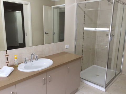 The Anchorage By The Lake - Tourism Adelaide 4