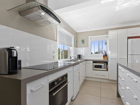 HILLTOP HAVEN In MOLLYMOOK - Tourism Adelaide 1