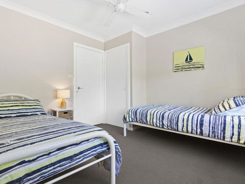 HILLTOP HAVEN In MOLLYMOOK - Tourism Adelaide 6