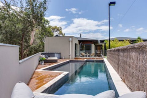 Kalina Retreat Tennis & Pool - Tourism Adelaide 0