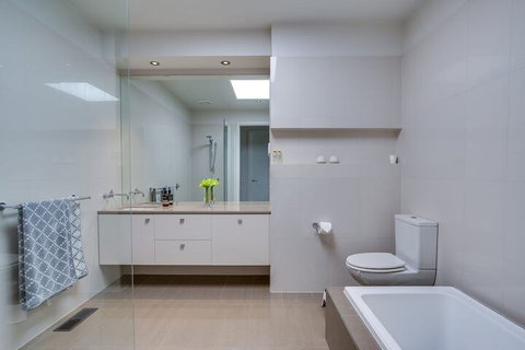 Kalina Retreat Tennis & Pool - Tourism Adelaide 7