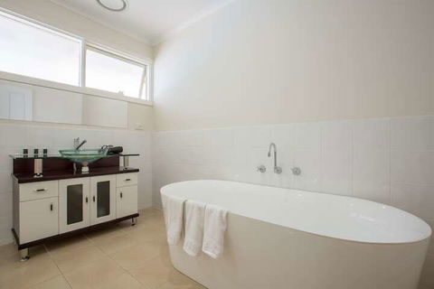 Spacious Comfortable Home In Wheelers Hill+pool - Tourism Adelaide 2