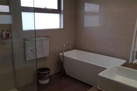 CHELSEA Family Home Close To Beach & Shops - Tourism Adelaide 1