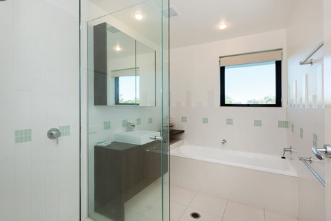 Stylish Beach Side Apartment Unit 5 33 Lorikeet Drive - Tourism Adelaide 2