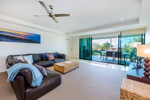 Stylish Beach Side Apartment Unit 5 33 Lorikeet Drive - Tourism Adelaide 5