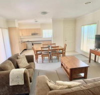 Spacious 2 Bed 2 Bath Villa Central Location Quiet - Tourism Adelaide