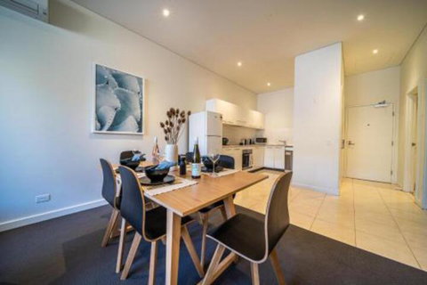 Floral On Frew Heart Of The CBD Wifi Netflix - Tourism Adelaide 5