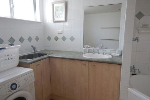 Unit 2 At 4 Pelican Street, Peregian Beach, Noosa Area - Tourism Adelaide 2