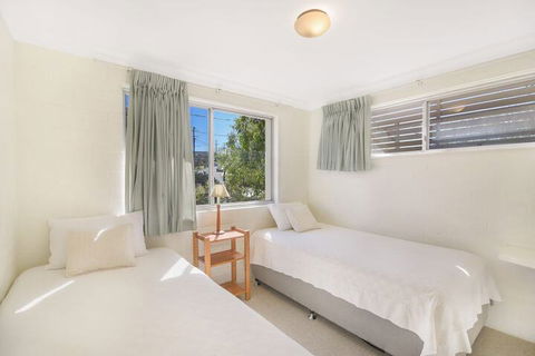 Unit 3 At 4 Pelican Street, Peregian Beach, Noosa Shire - Tourism Adelaide 3