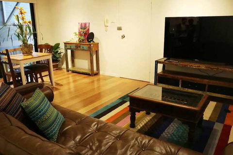 Erko Home In The Middle Of The Action With Parking - Tourism Adelaide 6