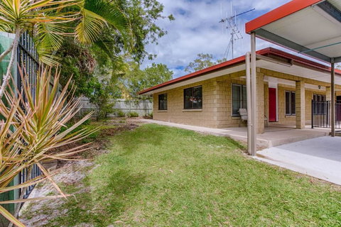 14 Double Island Drive Rainbow Beach Large Holiday House With PoolPets Welcome Free Wi Fi - Tourism Adelaide 5