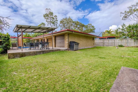 14 Double Island Drive Rainbow Beach Large Holiday House With PoolPets Welcome Free Wi Fi - Tourism Adelaide 4