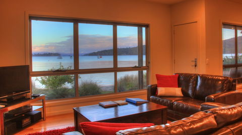 Tides Reach - Essentially Tas Dover - Tourism Adelaide 4