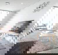 Home With Convenient Location Close to Traincbd - Tourism Adelaide