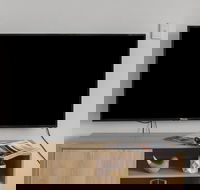 Heart of Ormond Apartment by Ready Set Host - Tourism Adelaide