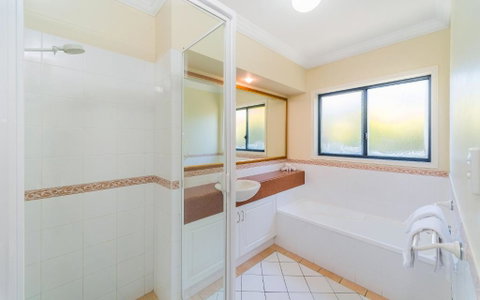 Oceania Cottage LJHooker Yamba - Tourism Adelaide 7