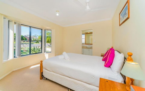 Oceania Cottage LJHooker Yamba - Tourism Adelaide 3