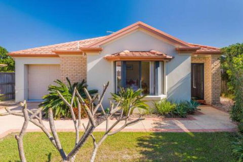Oceania Cottage LJHooker Yamba - Tourism Adelaide 0