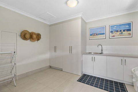 Sundance Pet Friendly Beach House In Peregian! 59 Lorikeet Drive - Tourism Adelaide 1