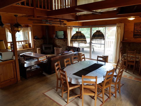 Alpine Stag Lodge House - Tourism Adelaide 3