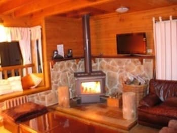 Alpine Stag Lodge House - Tourism Adelaide 0