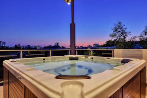 Darwin City Lights Jacuzzi - Tourism Adelaide 0