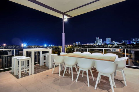 Darwin City Lights Jacuzzi - Tourism Adelaide 3