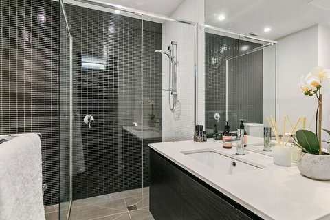 GRATTAN A Premier Location & Modern Space - Tourism Adelaide 1