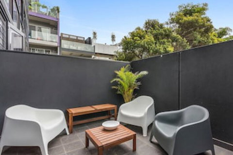 GRATTAN A Premier Location & Modern Space - Tourism Adelaide 0