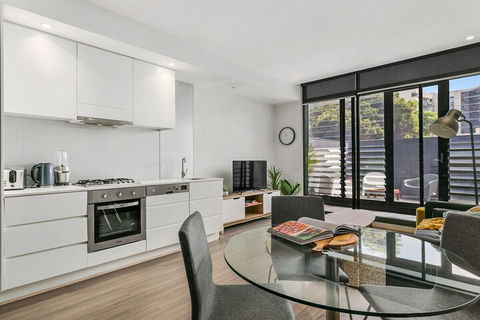 GRATTAN A Premier Location & Modern Space - Tourism Adelaide 4