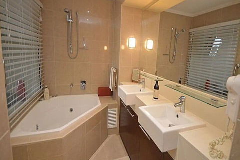 2 BDR / Apt / Foxtel / WiFi / Pool / Parking / Spa / Hervey Bay - Tourism Adelaide 3