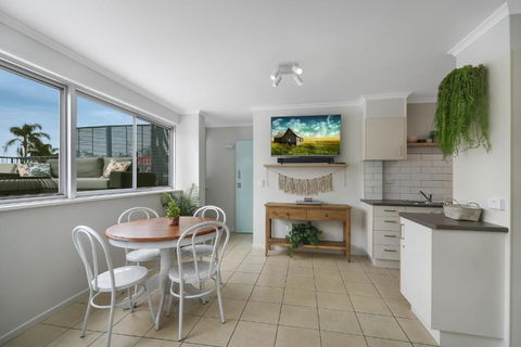 Renovated Moololaba Unit 100m To Beach - Tourism Adelaide 5