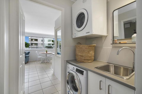 Renovated Moololaba Unit 100m To Beach - Tourism Adelaide 2