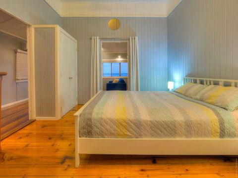 Sublime Beachfront Queenslander On The Esplanade - Tourism Adelaide 5