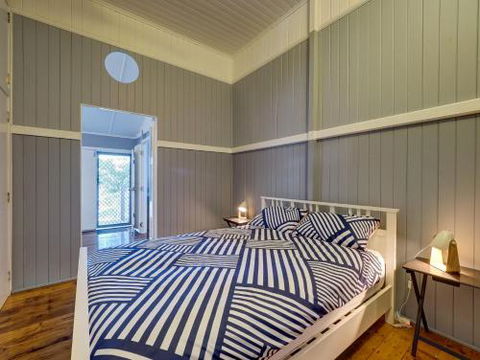 Sublime Beachfront Queenslander On The Esplanade - Tourism Adelaide 6