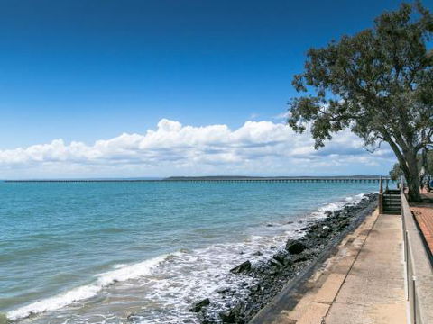 Sublime Beachfront Queenslander On The Esplanade - Tourism Adelaide 1