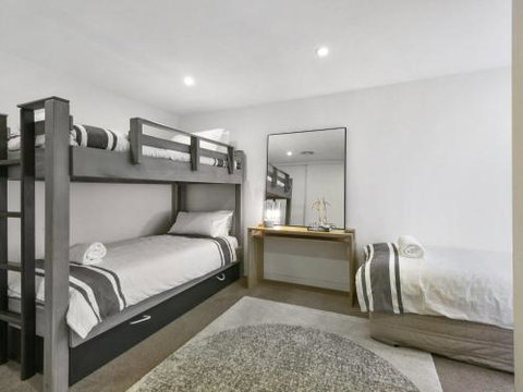 LOUTTIT BAY APARTMENT 2 Main Street With Wifi & Views - Tourism Adelaide 5